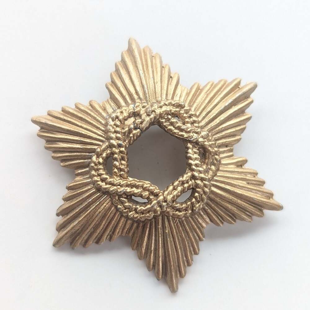 Vintage Estate Matte Gold Tone Unique Twisted Rope Nautical Star Brooch